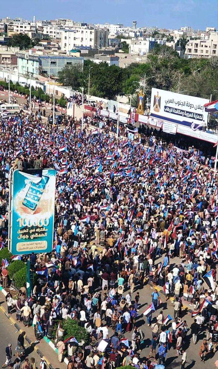 تآكل الهياكل وبقاء البنادق.. السفياني يكشف عورة التنظيم في المجلس الانتقالي