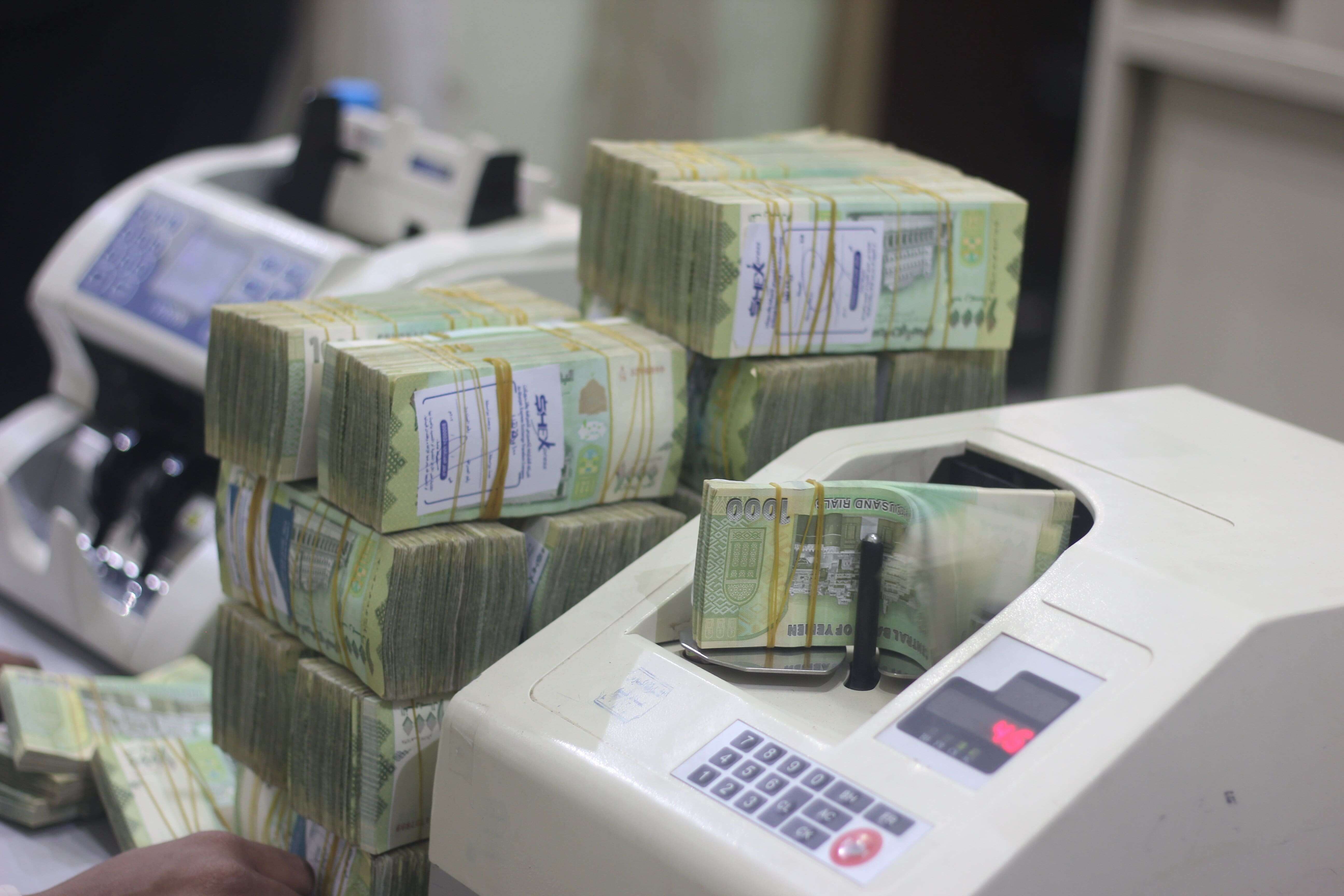هام جدا.. الكشف عن الجهة  المتسببة بتدهور الريال اليمني 