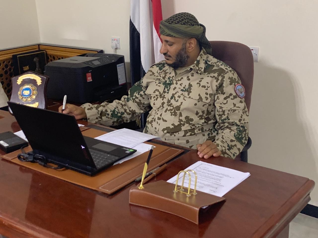 قرارات العميد الركن طارق صالح تحظى بقبول واسع ودعوات لمؤتمر صنعاء للحفاظ على منجزات الجمهورية