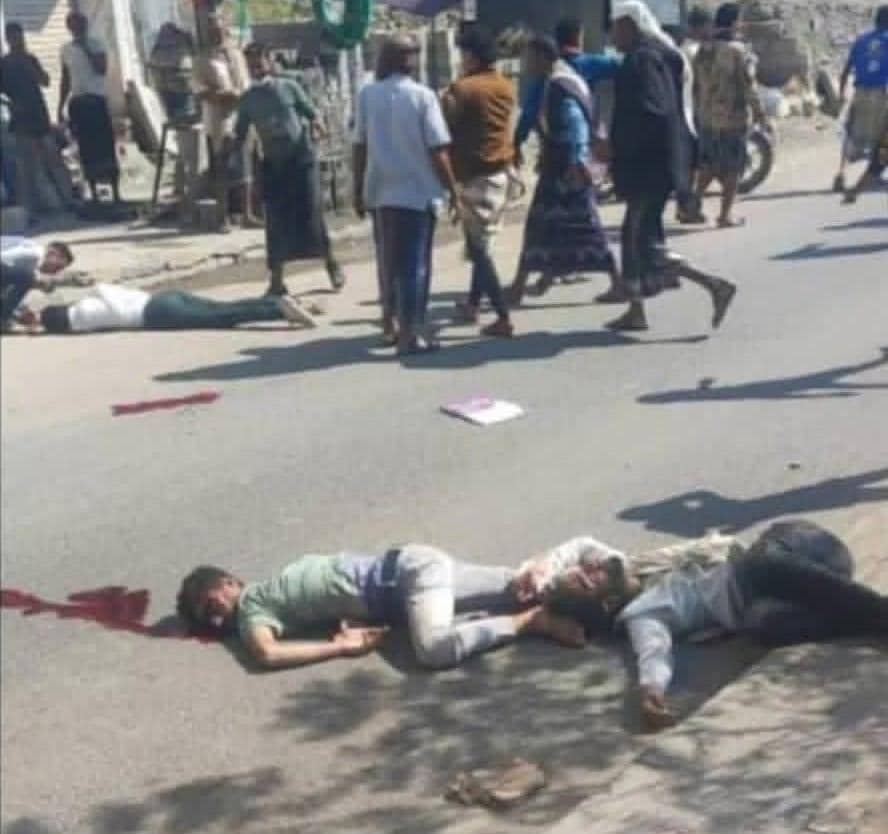 شاهد.. مقتل وإصابة أربعة طلاب في حادث مأساوي أمام جامعة تعز (أسماء + صورة)