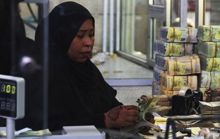 الآن اسعار صرف الدولار والسعودي تستقر نسبيا في العاصمة عدن وشركات الصرافة تتخوف من انقلاب مفاجئ في الطلب والعرض تفاصيل
