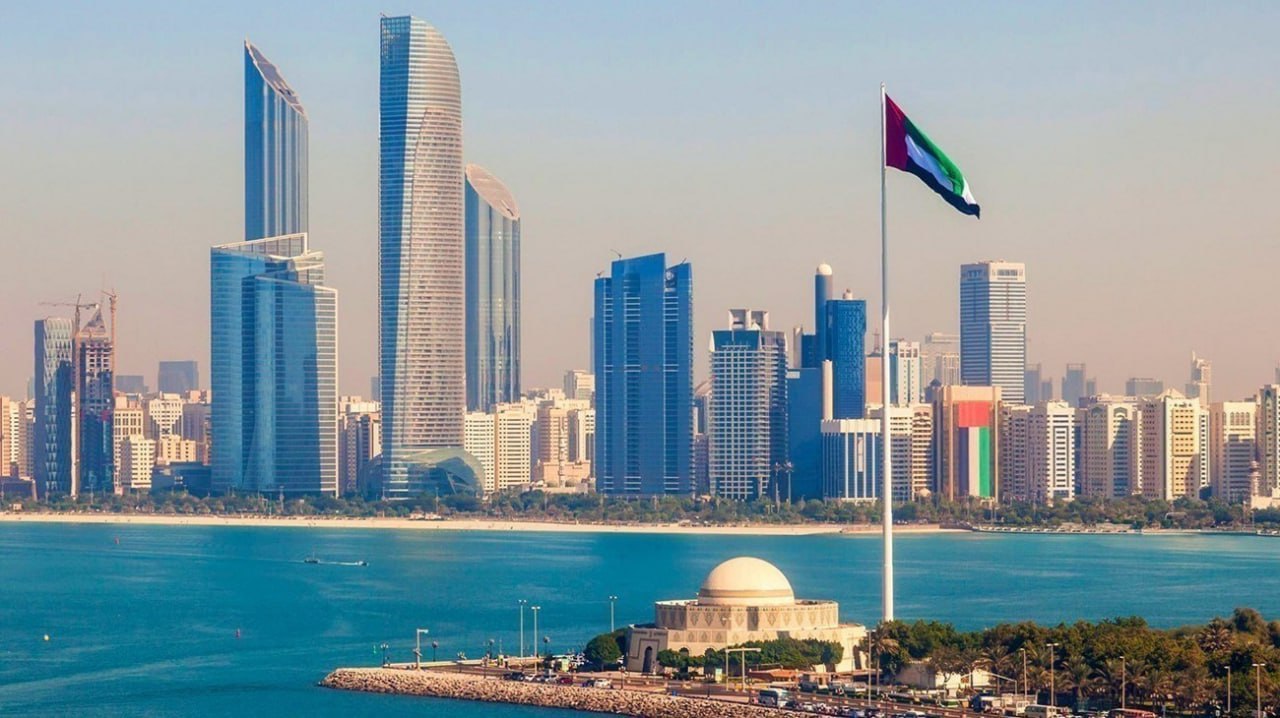 الإمارات تكشف موافقة السعودية إعادة البنك المركزي إلى صنعاء وصرف مرتبات الموظفين على كشوفات 2014 بما فيهم العسكريين والأمنيين تفاصيل جديدة