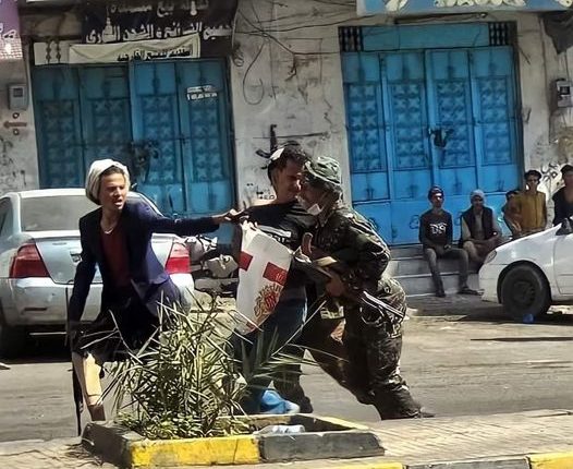 الإفراج عن 16 طالب من سجون محور تعز