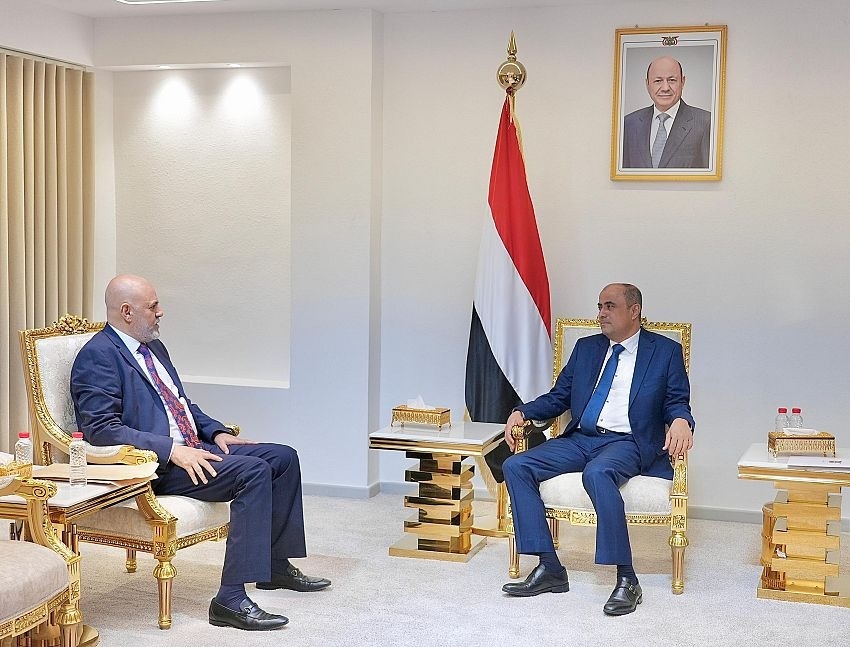 ساعة الصفر دقت.. رئيس الحكومة اليمنية يوجه بإنهاء تمرد المليشيا.. تفاصيل نارية