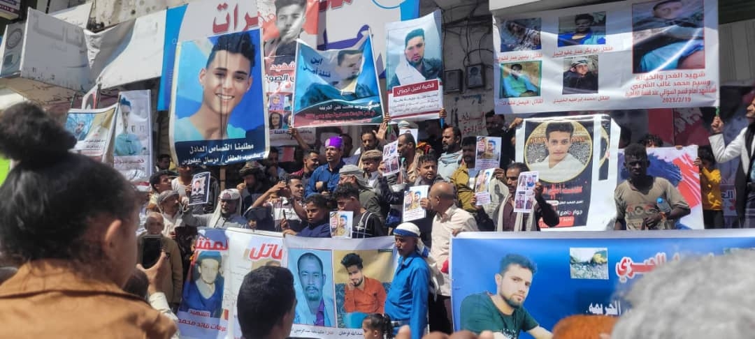 استمرار مظاهرات الغضب.. والمطالبة بالقبض على القتلة وإخلاء المنازل المنهوبة